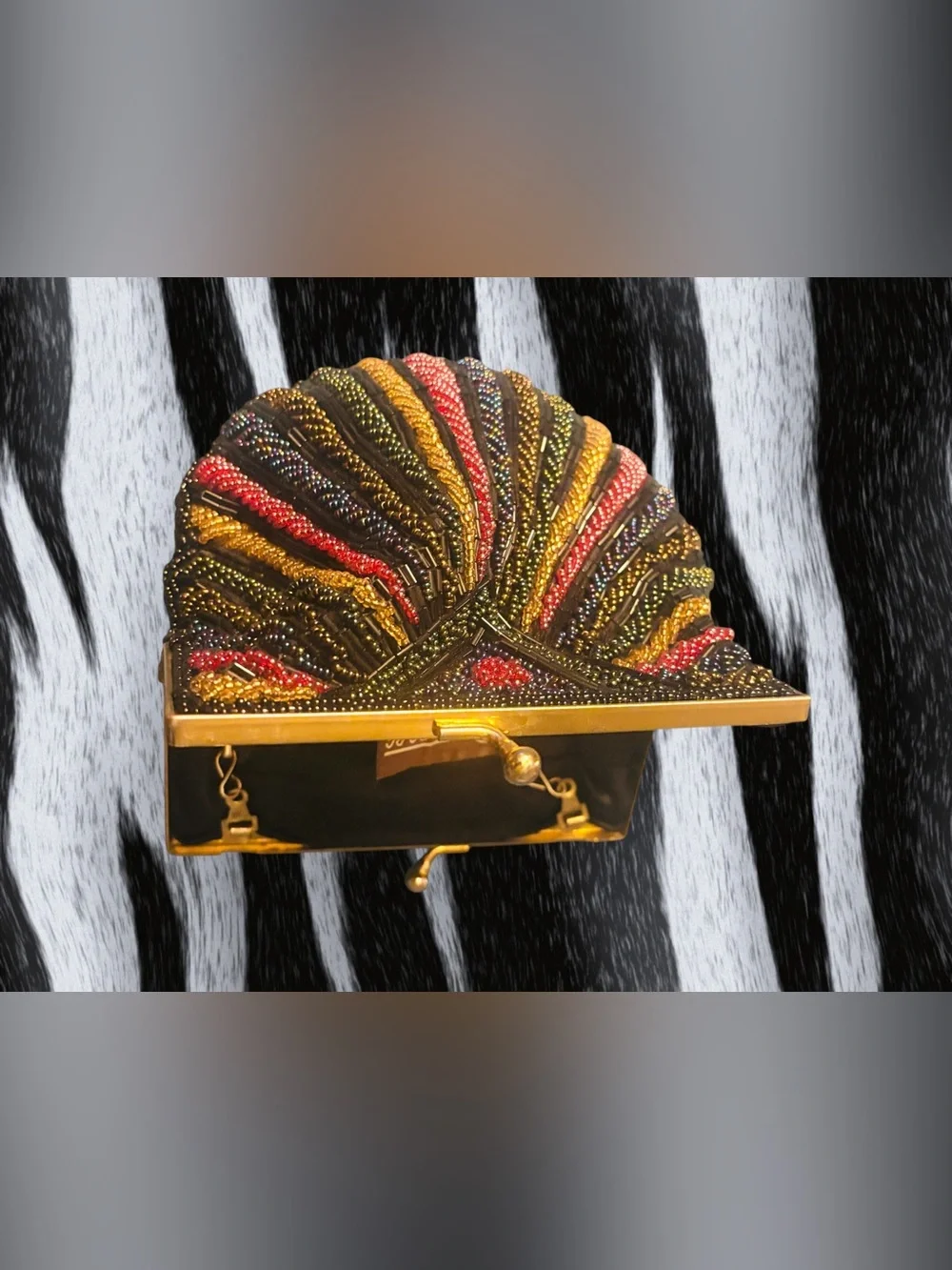 Pre-loved Vintage Beaded Shell Clutch